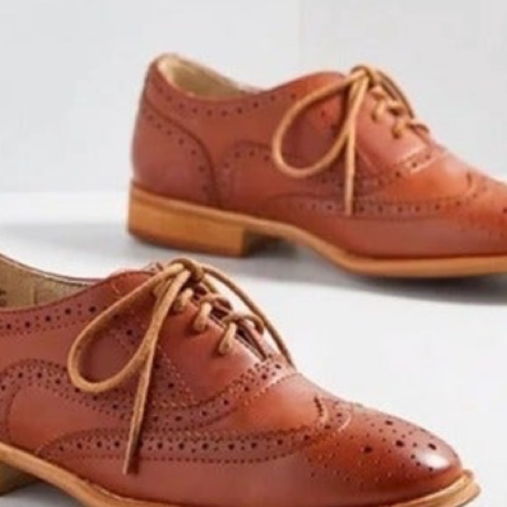 Womens 7 Brogue Oxford Tan Vegan Leather Round Toe Lace Up. From Modcloth
